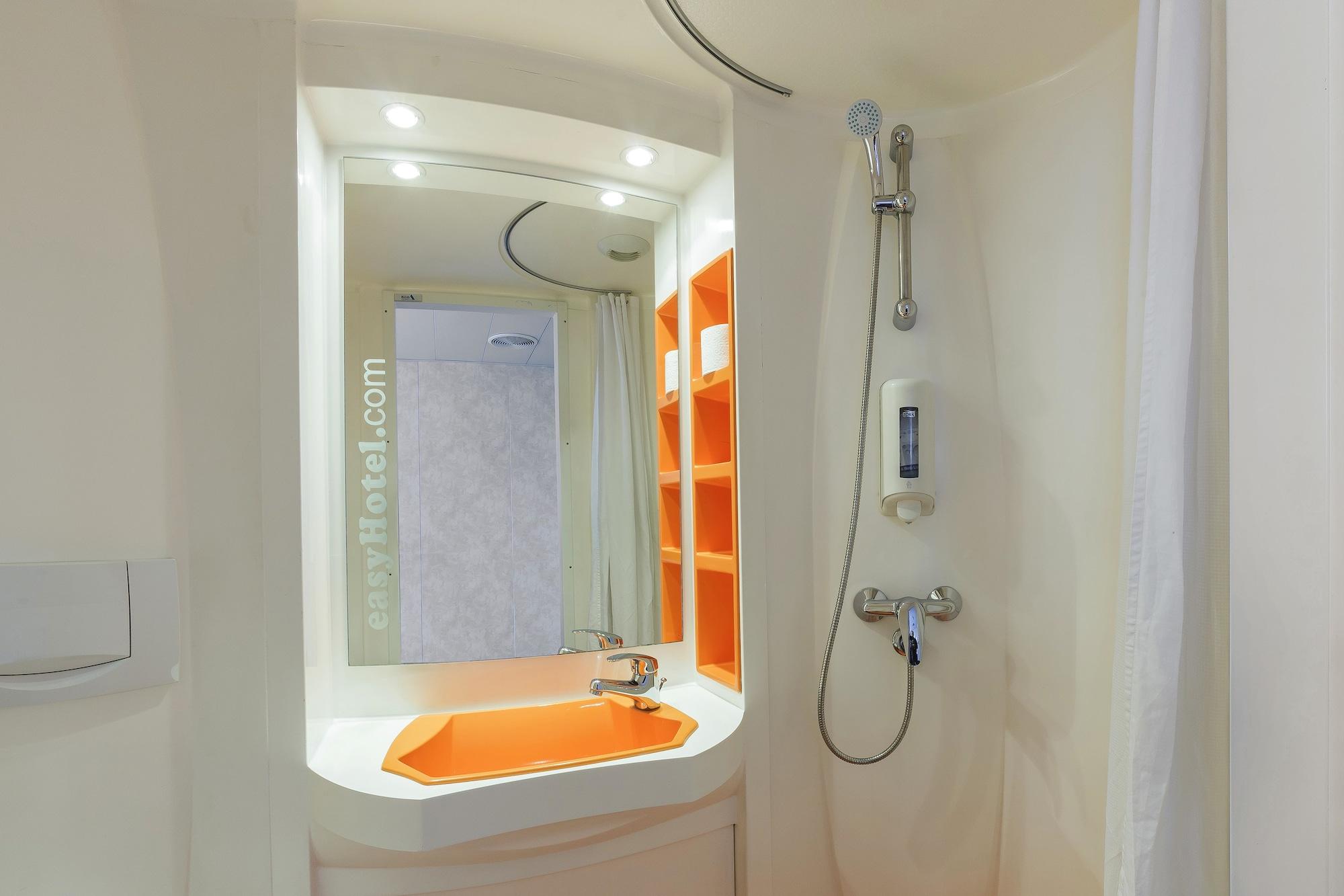Easyhotel Budapest Oktogon Exterior photo