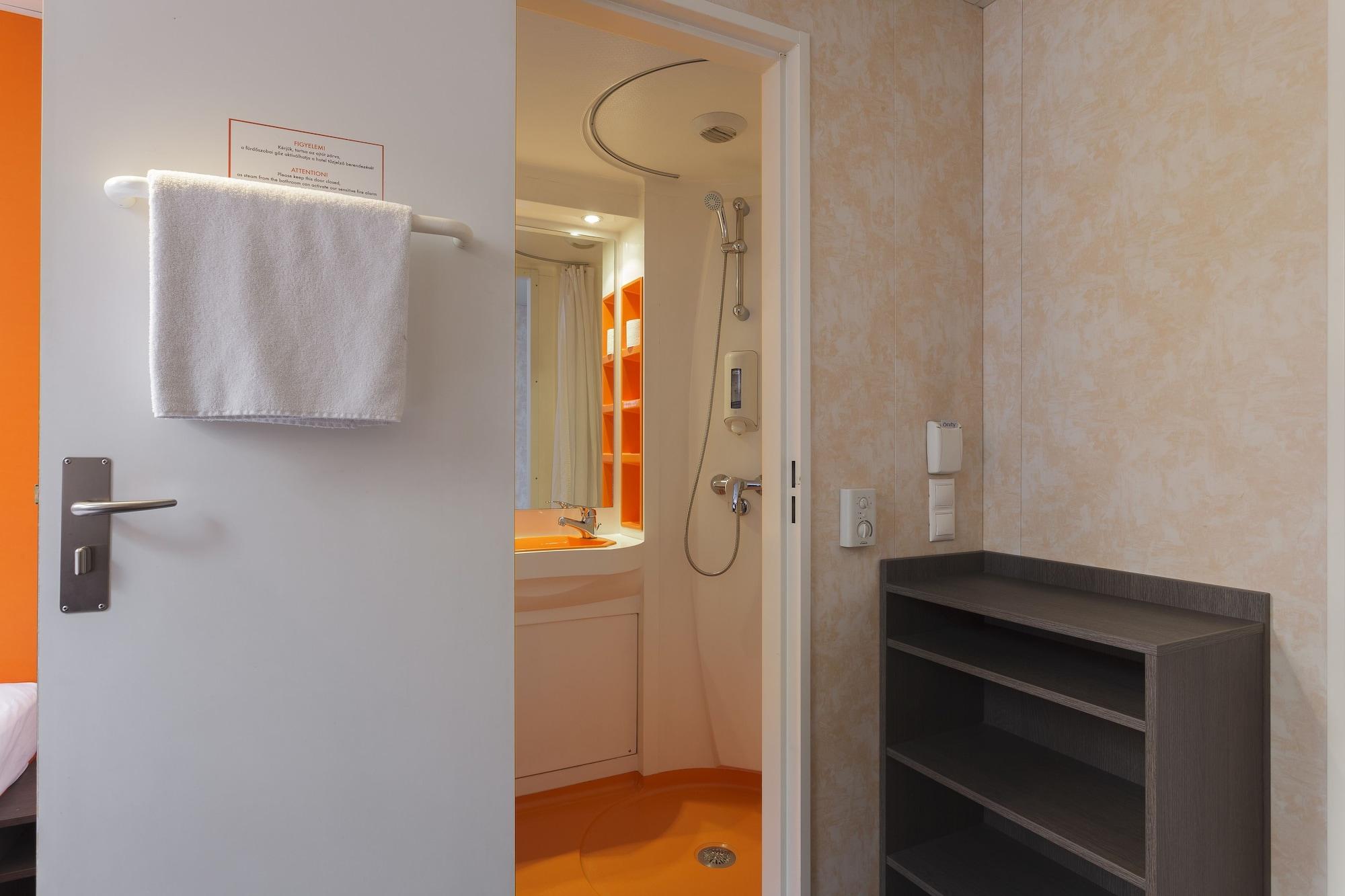 Easyhotel Budapest Oktogon Exterior photo