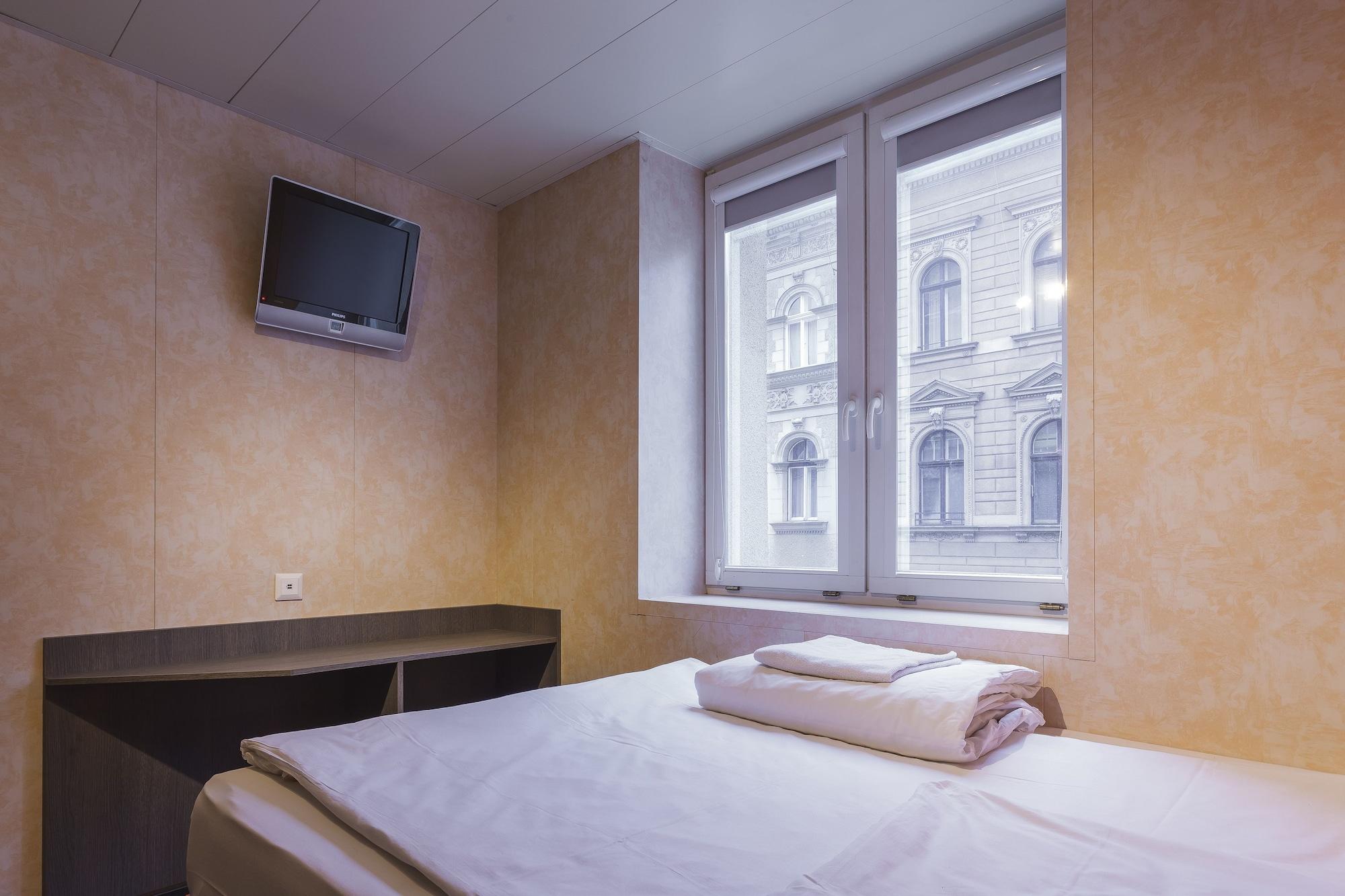 Easyhotel Budapest Oktogon Exterior photo
