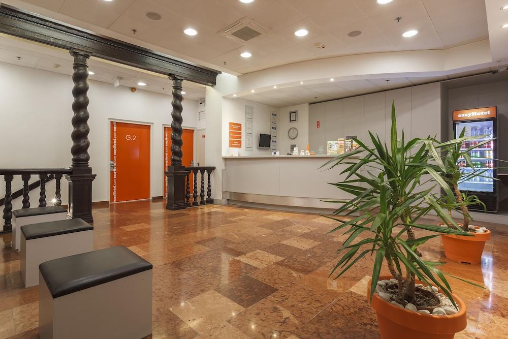 Easyhotel Budapest Oktogon Exterior photo