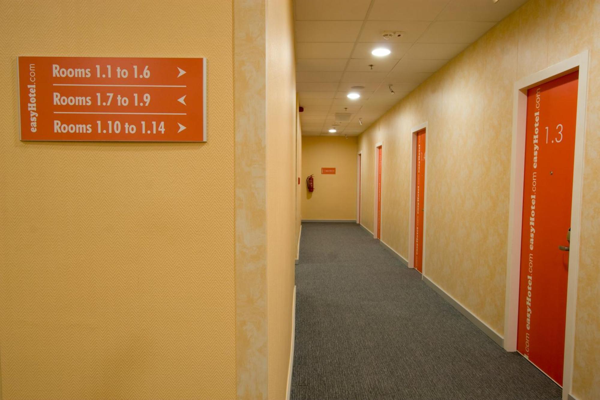 Easyhotel Budapest Oktogon Exterior photo