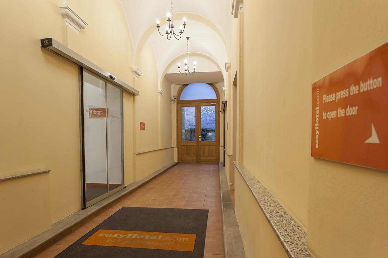 Easyhotel Budapest Oktogon Exterior photo