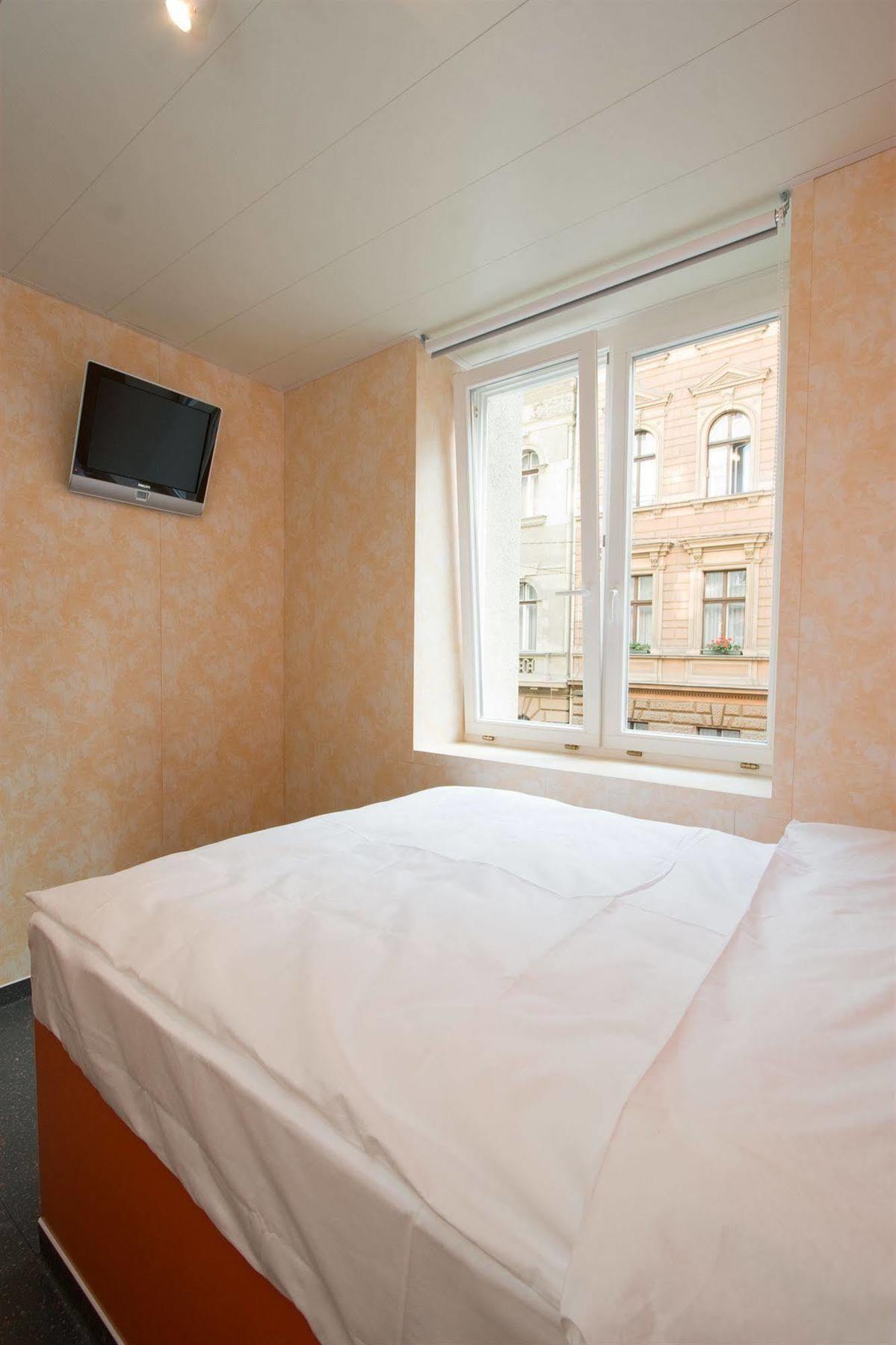 Easyhotel Budapest Oktogon Exterior photo