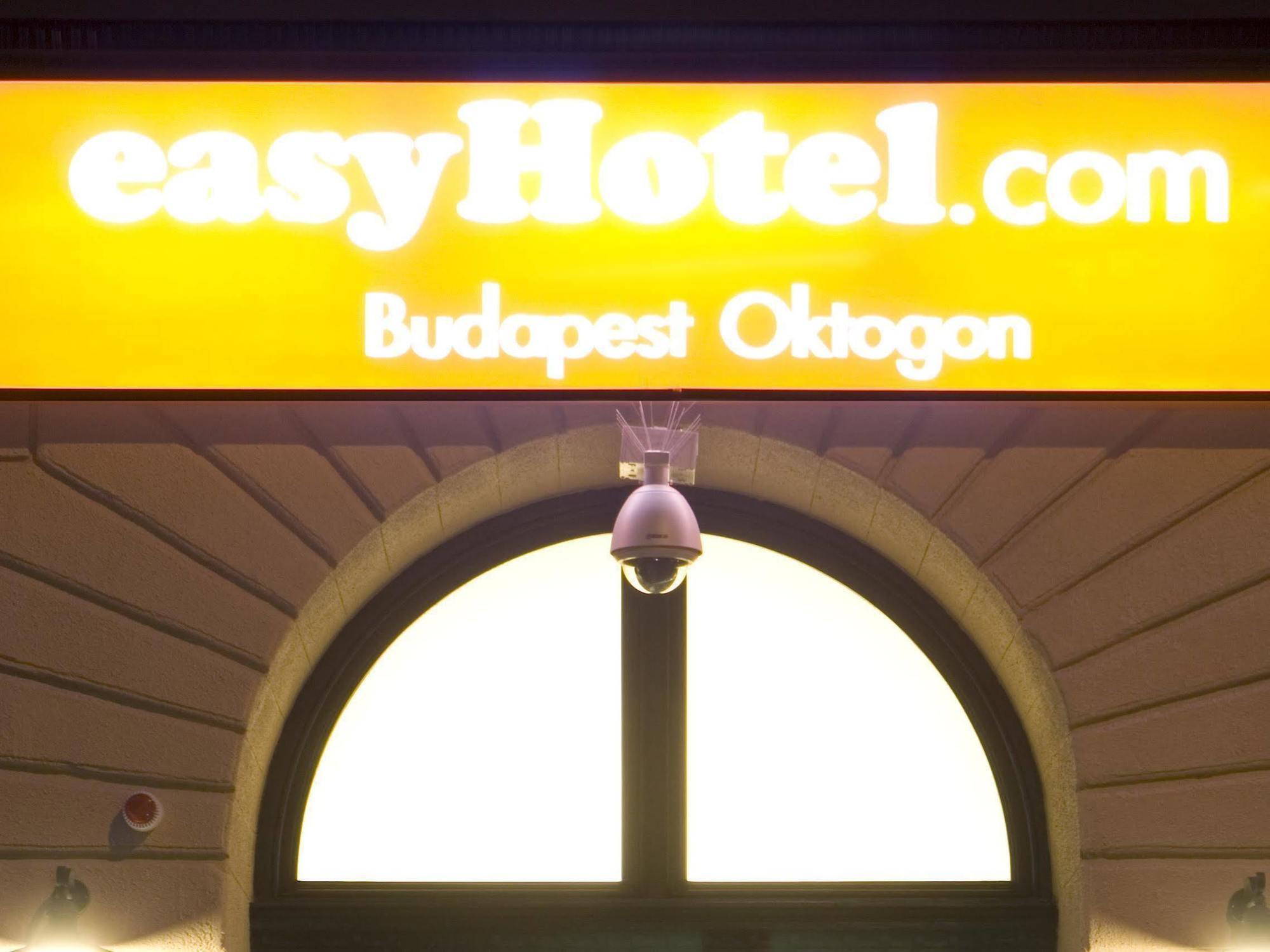 Easyhotel Budapest Oktogon Exterior photo