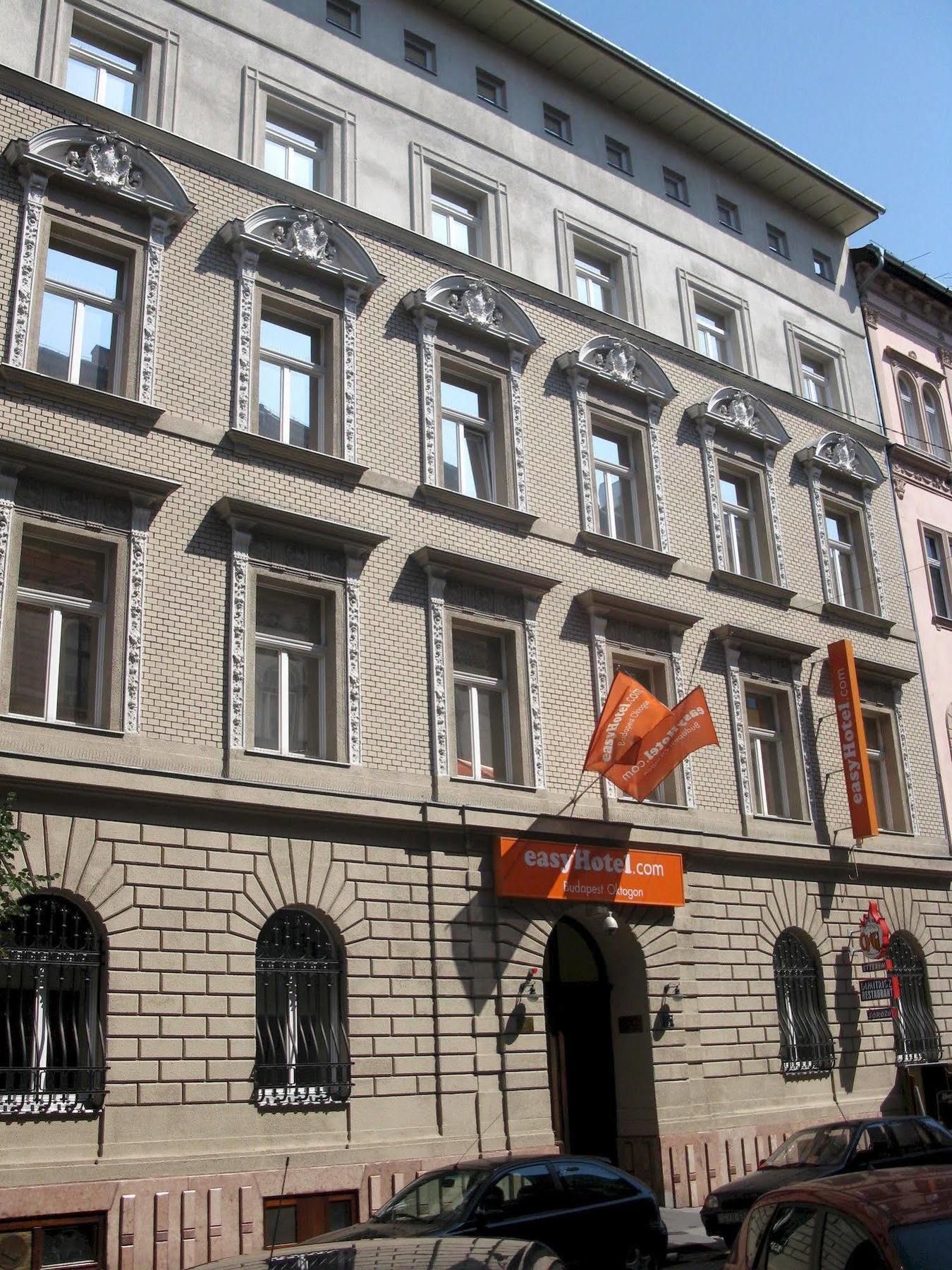 Easyhotel Budapest Oktogon Exterior photo